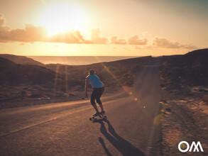 The quiet road to the romantic bay "La Bahia" is great for longboarding