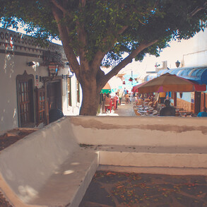 No mask is required in the alleys by the sea of Morro. In stores only.
