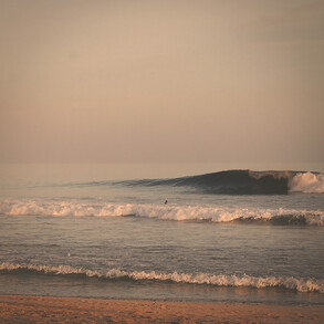 Our home spot Cruz Roja fires a few Easter waves!