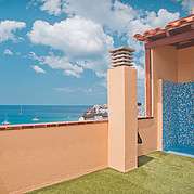 Family apartments, roof terrace with sea view and outdoor shower