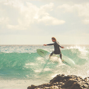 small clean waves at a secret surfspot in winter in Fuerte