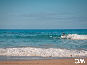 relaxed sandbar waves in La Pared